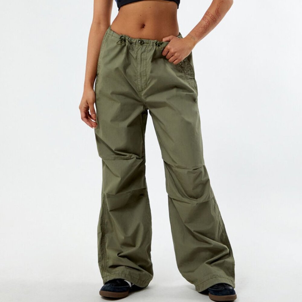 NWT - LEVI'S - Parachute Pants - Lichen Green